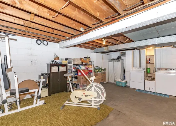 $259,900 | 592 Lake Drive, Woodhull, IL 61490