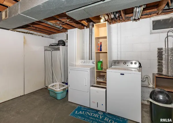 $259,900 | 592 Lake Drive, Woodhull, IL 61490