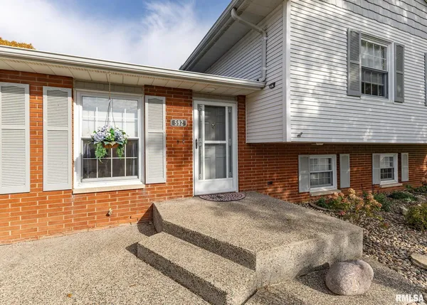 $259,900 | 592 Lake Drive, Woodhull, IL 61490