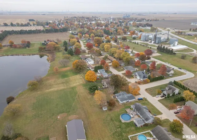 $259,900 | 592 Lake Drive, Woodhull, IL 61490