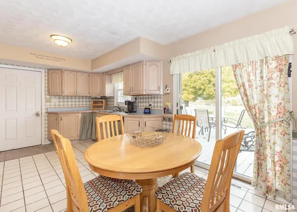 $259,900 | 592 Lake Drive, Woodhull, IL 61490