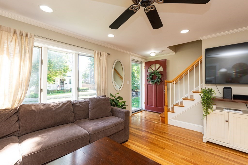 46 Linden Road Peabody, MA 01960 - Photo 3 of 36 Gallery Image 3