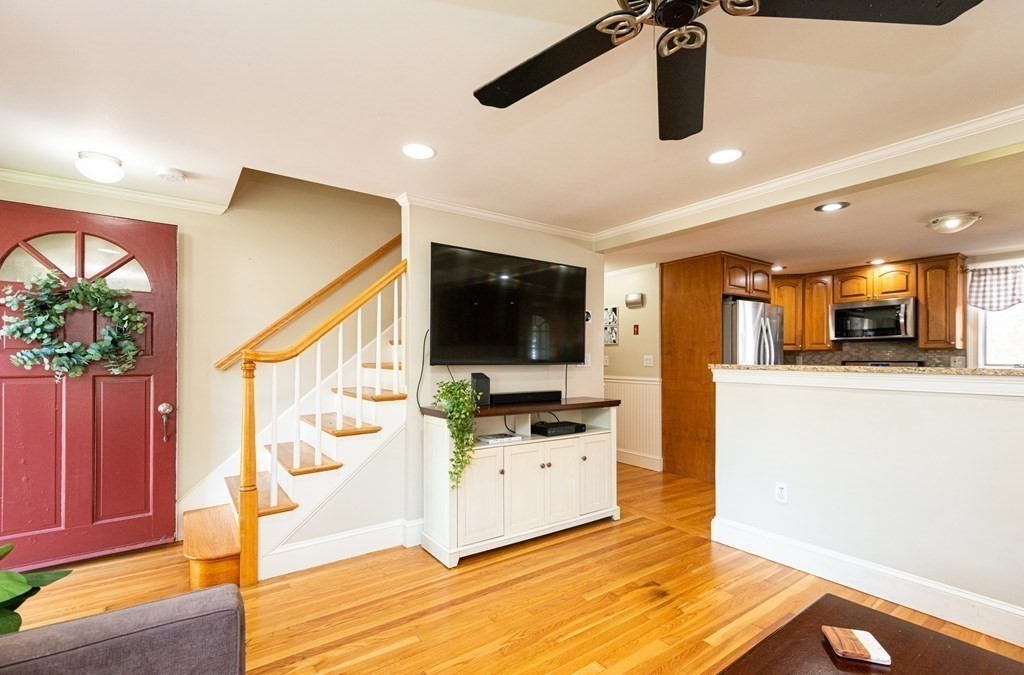 46 Linden Road Peabody, MA 01960 - Photo 5 of 36 Gallery Image 5