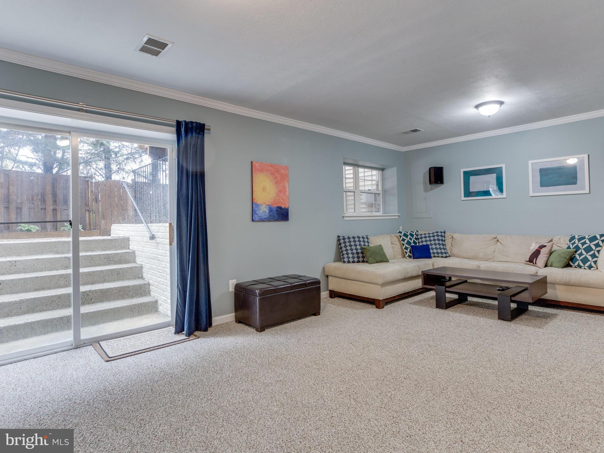 2829 Roesh Way Vienna, VA 22181 - Photo 26 of 30 Family Room