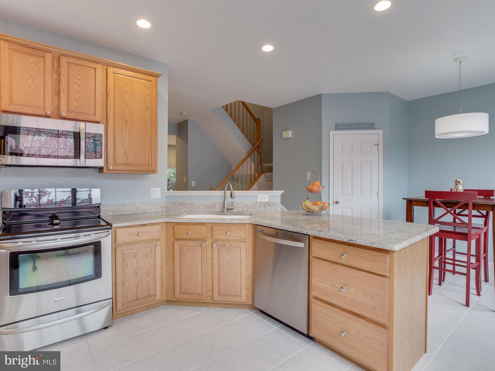 2829 Roesh Way Vienna, VA 22181 - Photo 8 of 30 Family Room