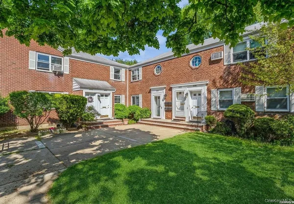 $319,000 | 263-33 73rd Avenue, Unit 97A72 | Glen Oaks