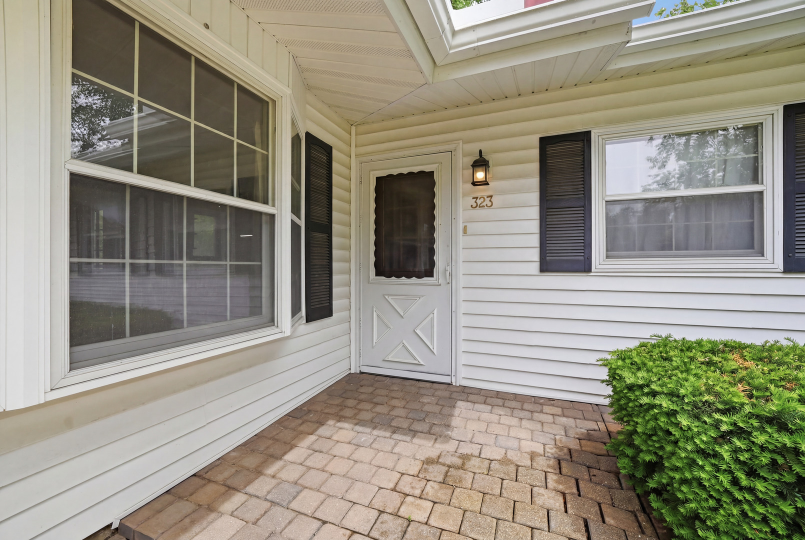 323 East Dresser Road DeKalb, IL 60115 - Photo 4 of 37