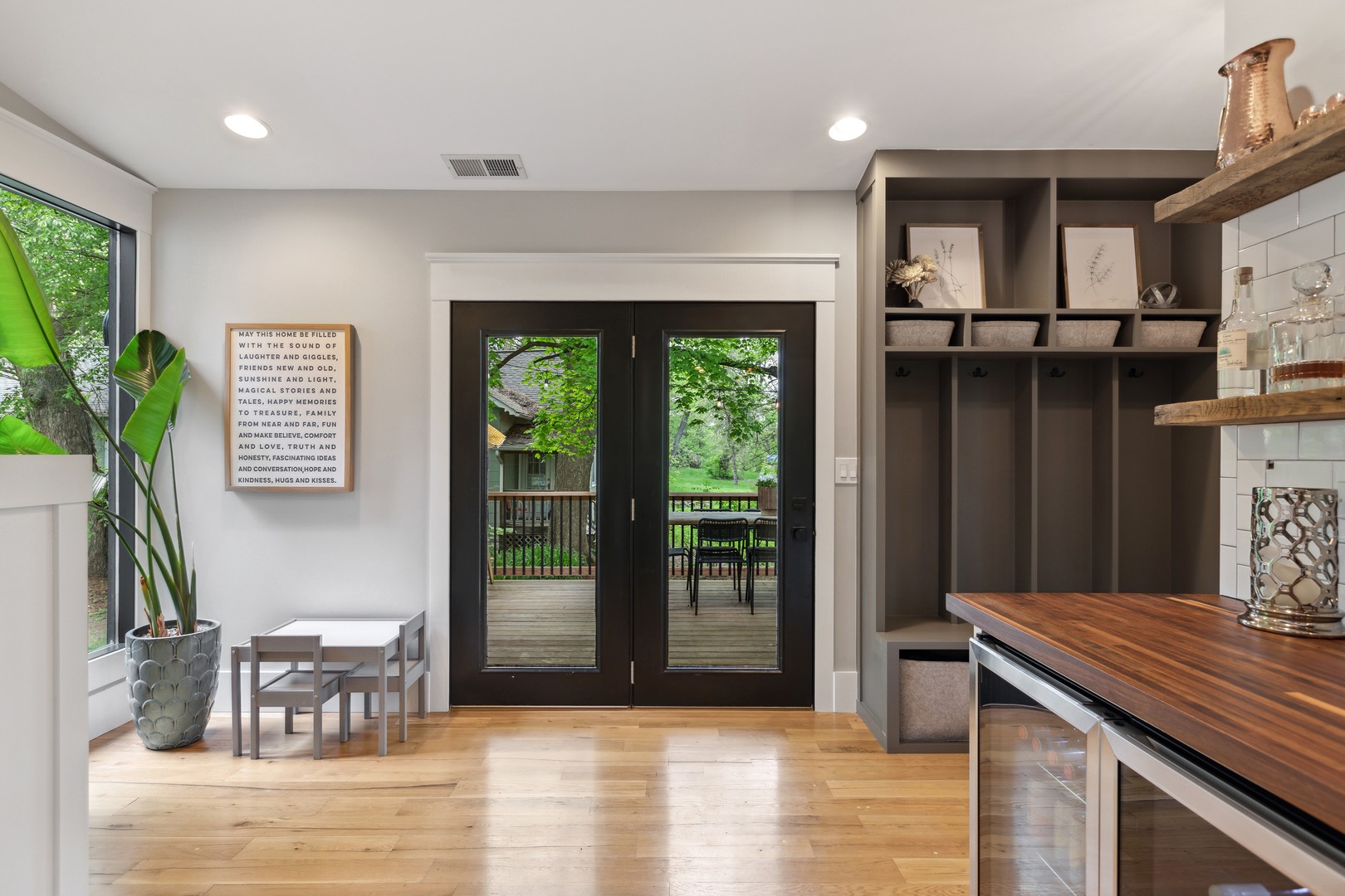 112 Beachway Drive Fox River Grove, IL 60021 - Photo 21 of 37 a kitchen with a table and chairs
