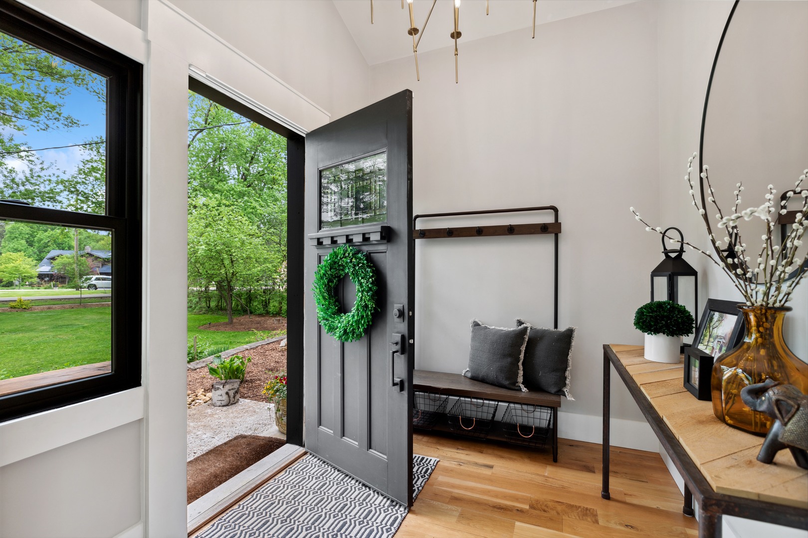 112 Beachway Drive Fox River Grove, IL 60021 - Photo 5 of 37 a living room with furniture and a potted plant