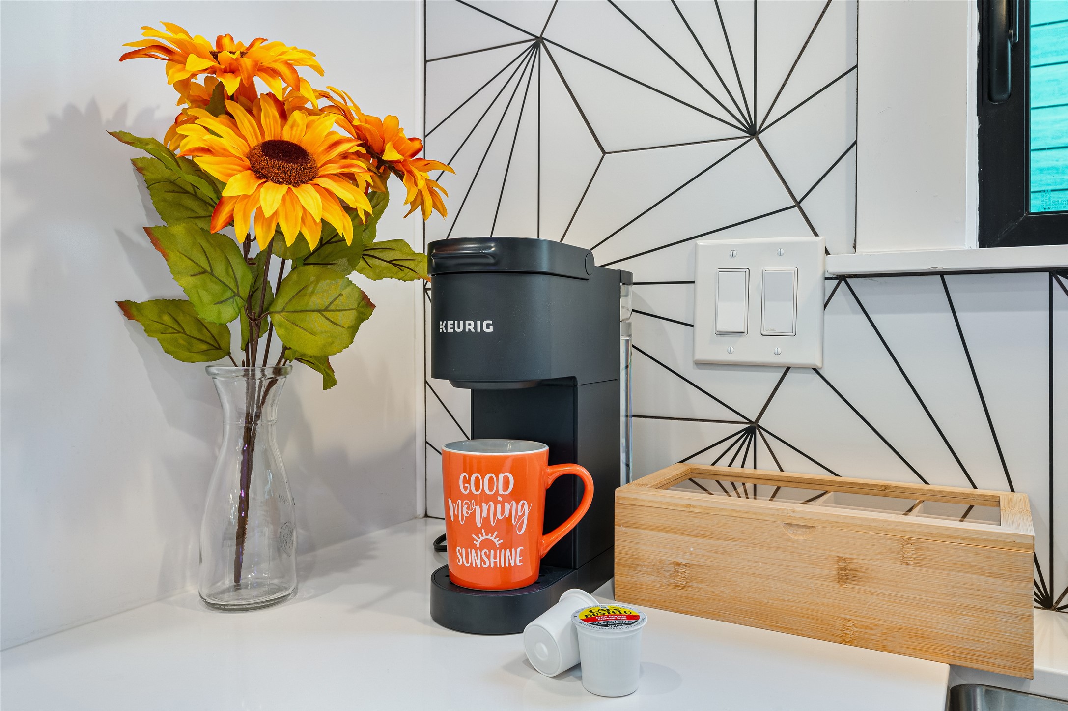3817 Avenue R Galveston, TX 77550 - Photo 12 of 35 a vase of flowers sitting on a table