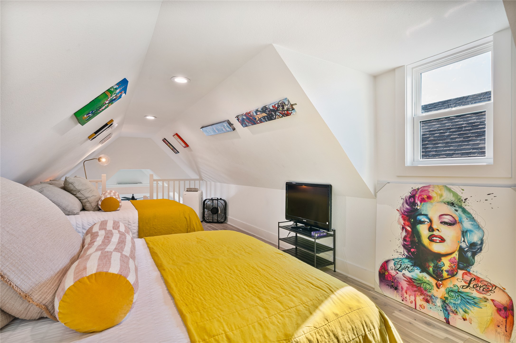 3817 Avenue R Galveston, TX 77550 - Photo 24 of 35 a view of a bedroom with furniture