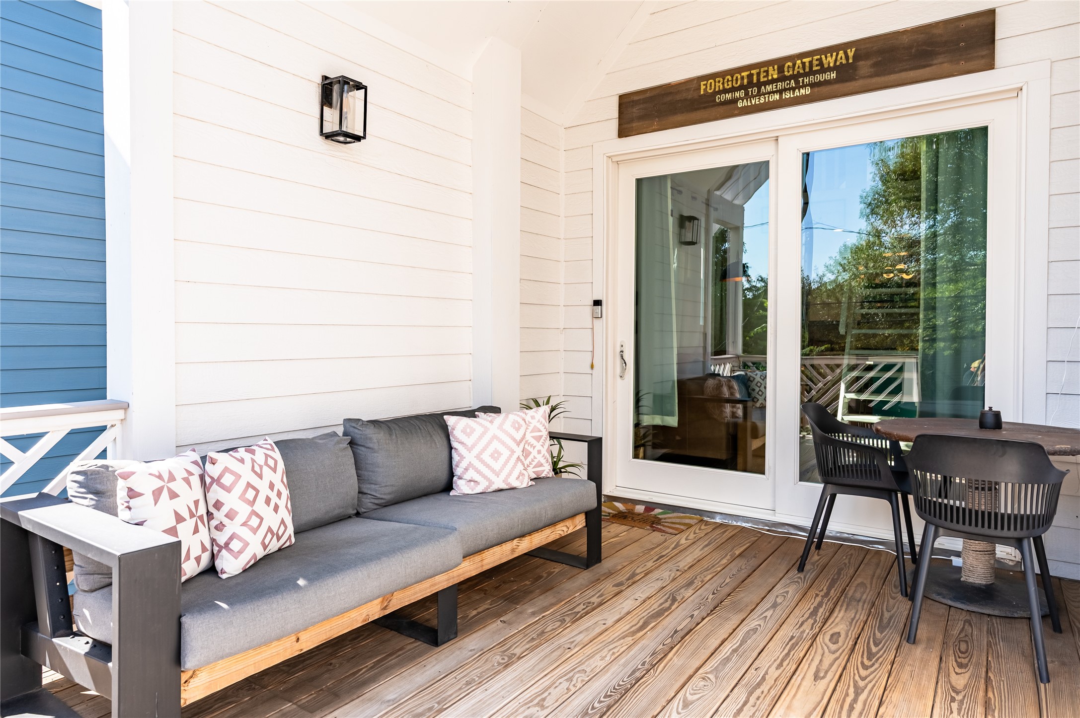 3817 Avenue R Galveston, TX 77550 - Photo 3 of 35 a view of sitting area with furniture and wooden floor
