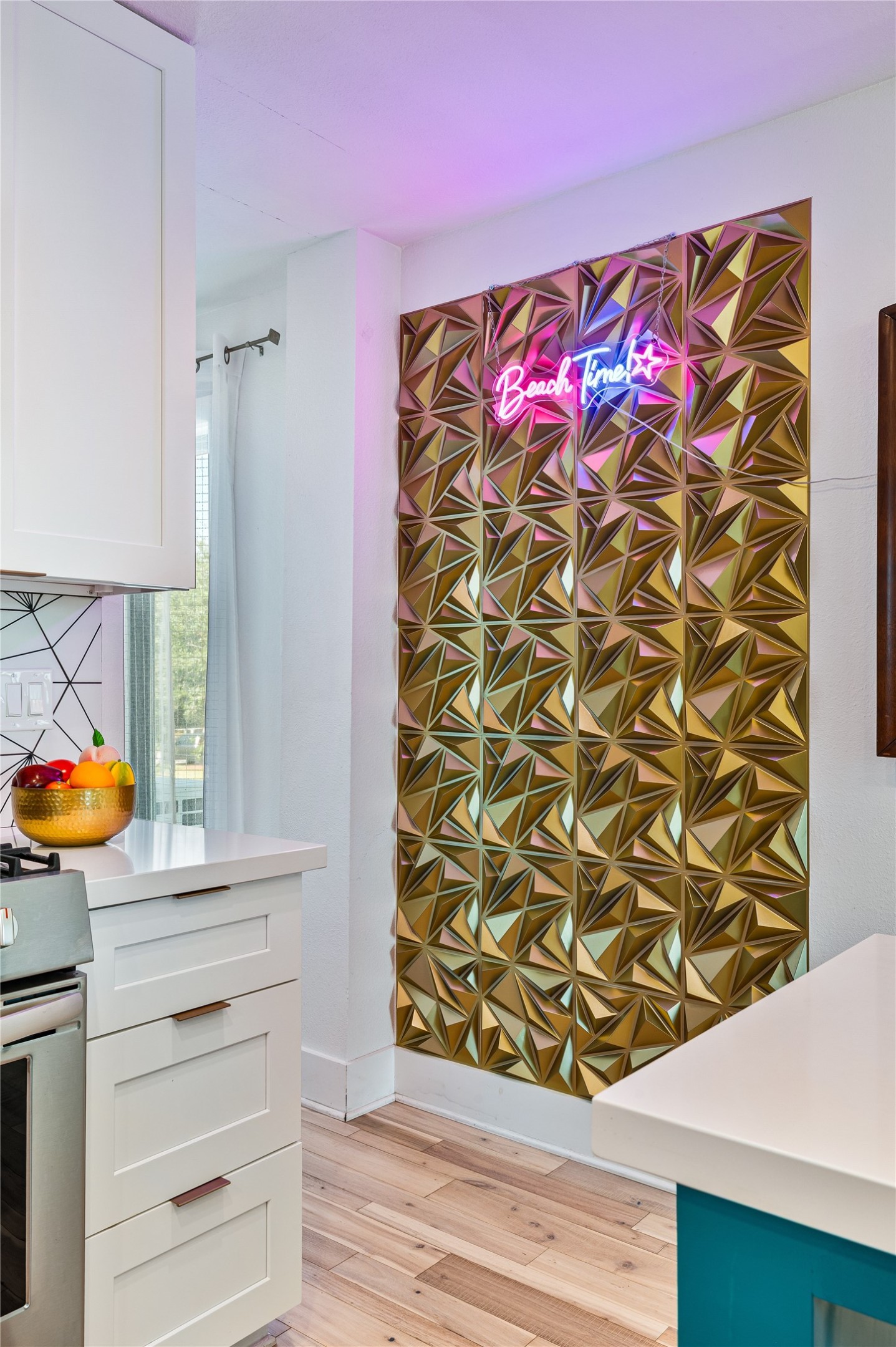 3817 Avenue R Galveston, TX 77550 - Photo 10 of 35 a view of a entryway