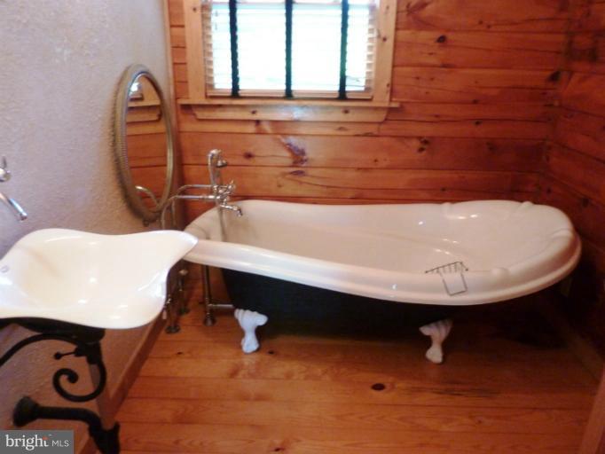 23183 Cobb House Road Middleburg, VA 20117 - Photo 16 of 21 Bath