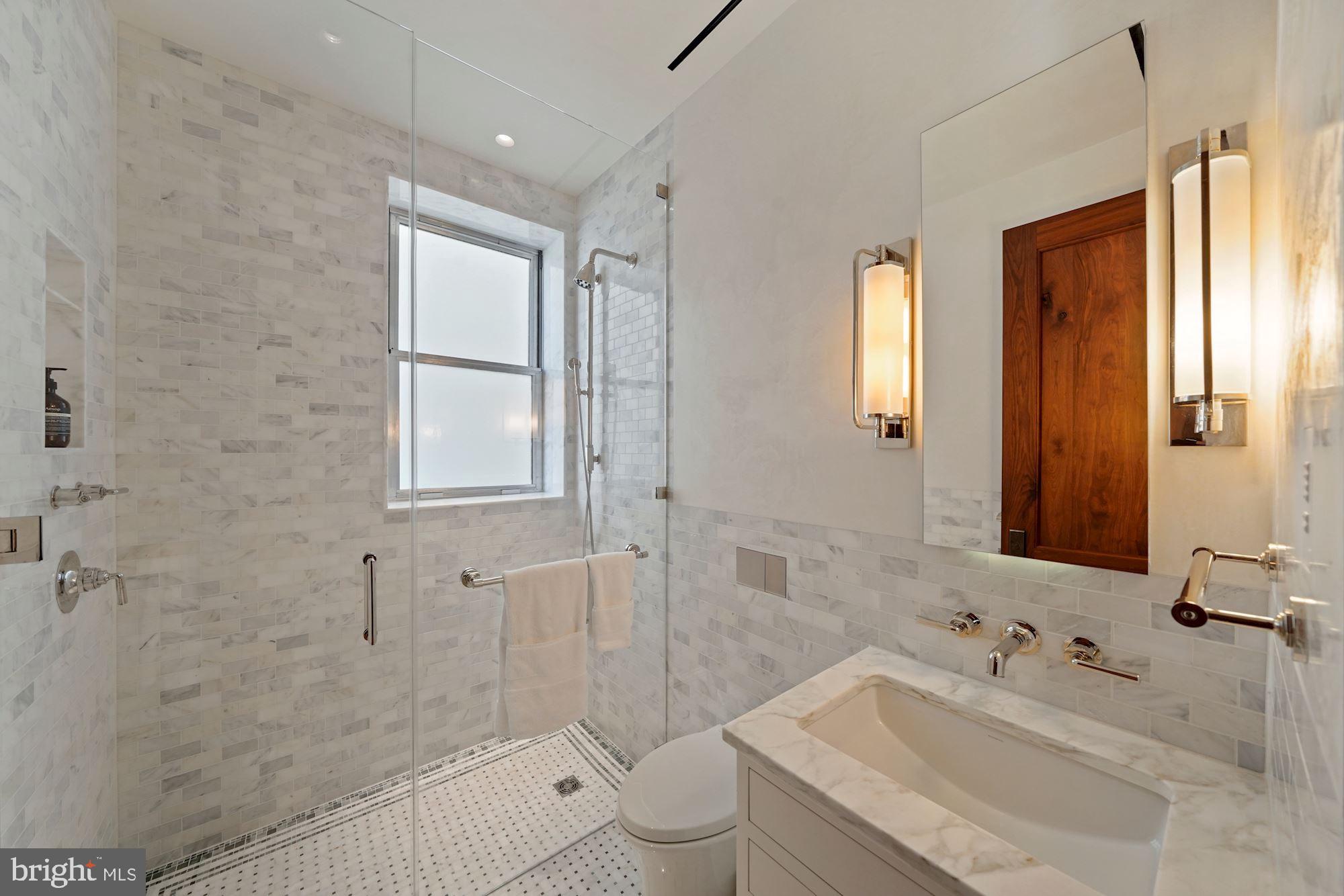 1711 S Street Northwest Washington, DC 20009 - Photo 27 of 50 2nd Bedroom en suite bath