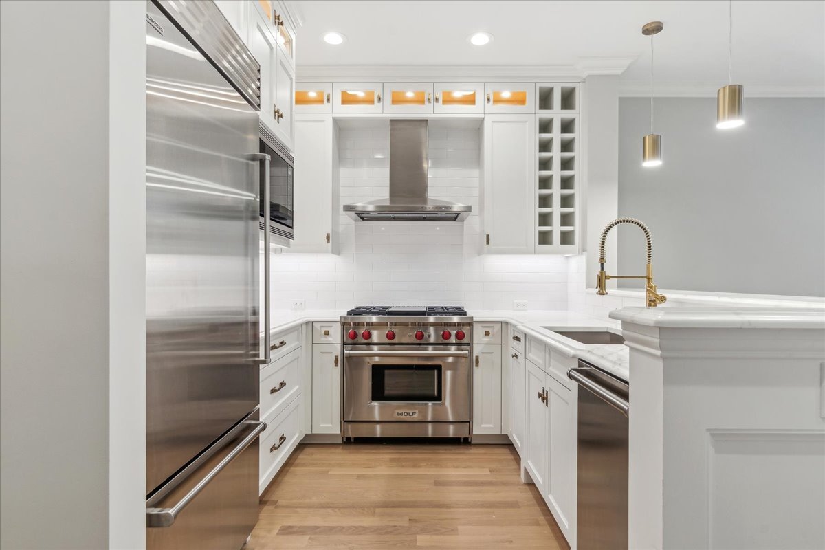 1457 West Roscoe Street, Unit 2 Chicago, IL 60657 - Photo 6 of 16 a kitchen with a stove and a refrigerator