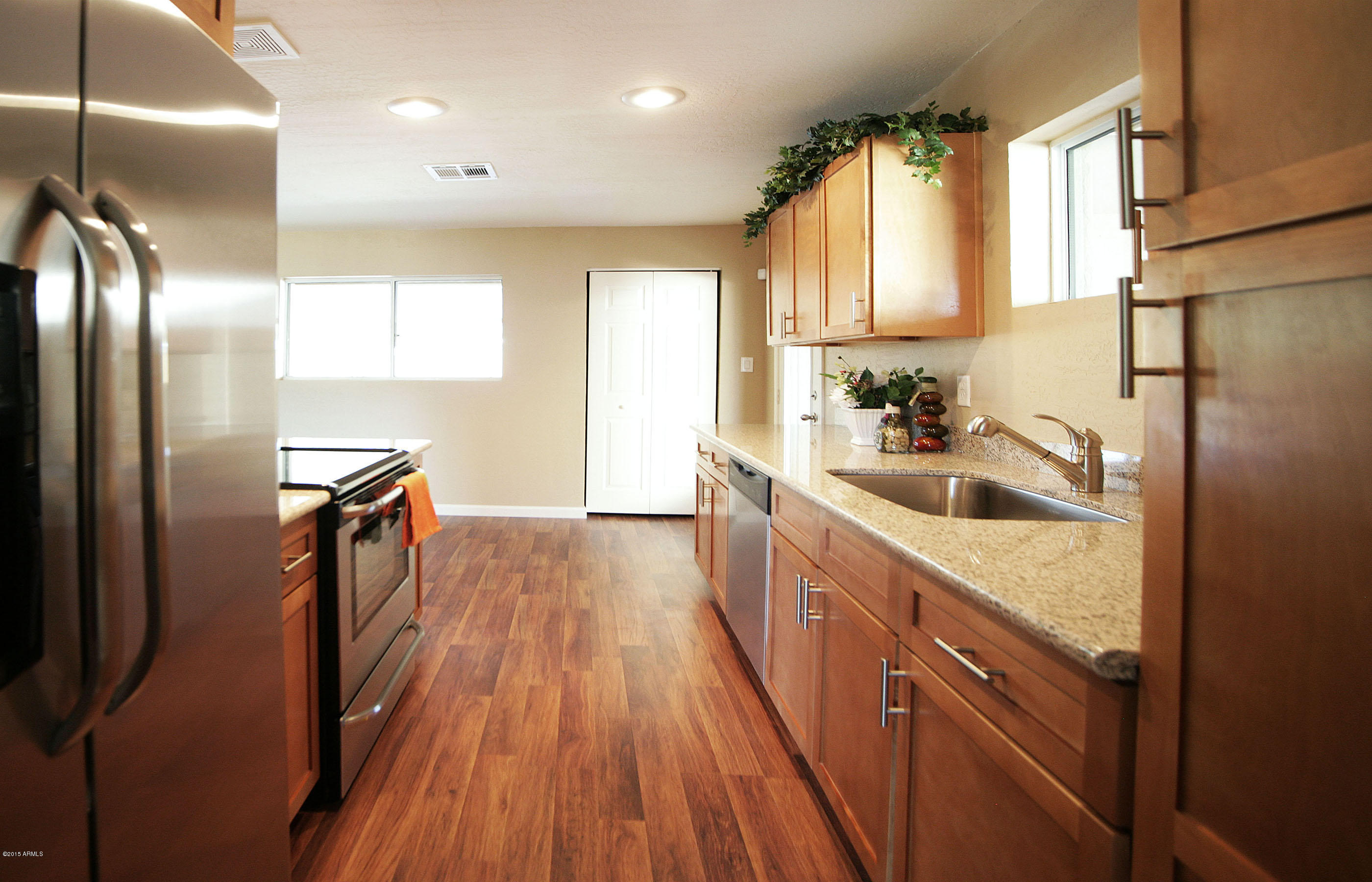 1418 East Royal Palm Road Phoenix, AZ 85020 - Photo 5 of 19 Kitchen_1_MLS