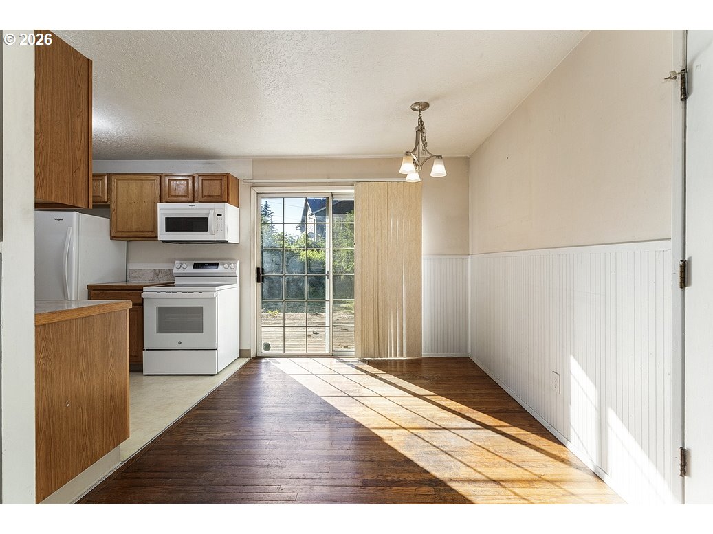 3301 Southeast 175th Place Portland, OR 97236 - Photo 12 of 34