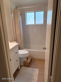 512 West 17th Street Tempe, AZ 85281 - Photo 11 of 13 a bathroom with a toilet a sink and a bathtub