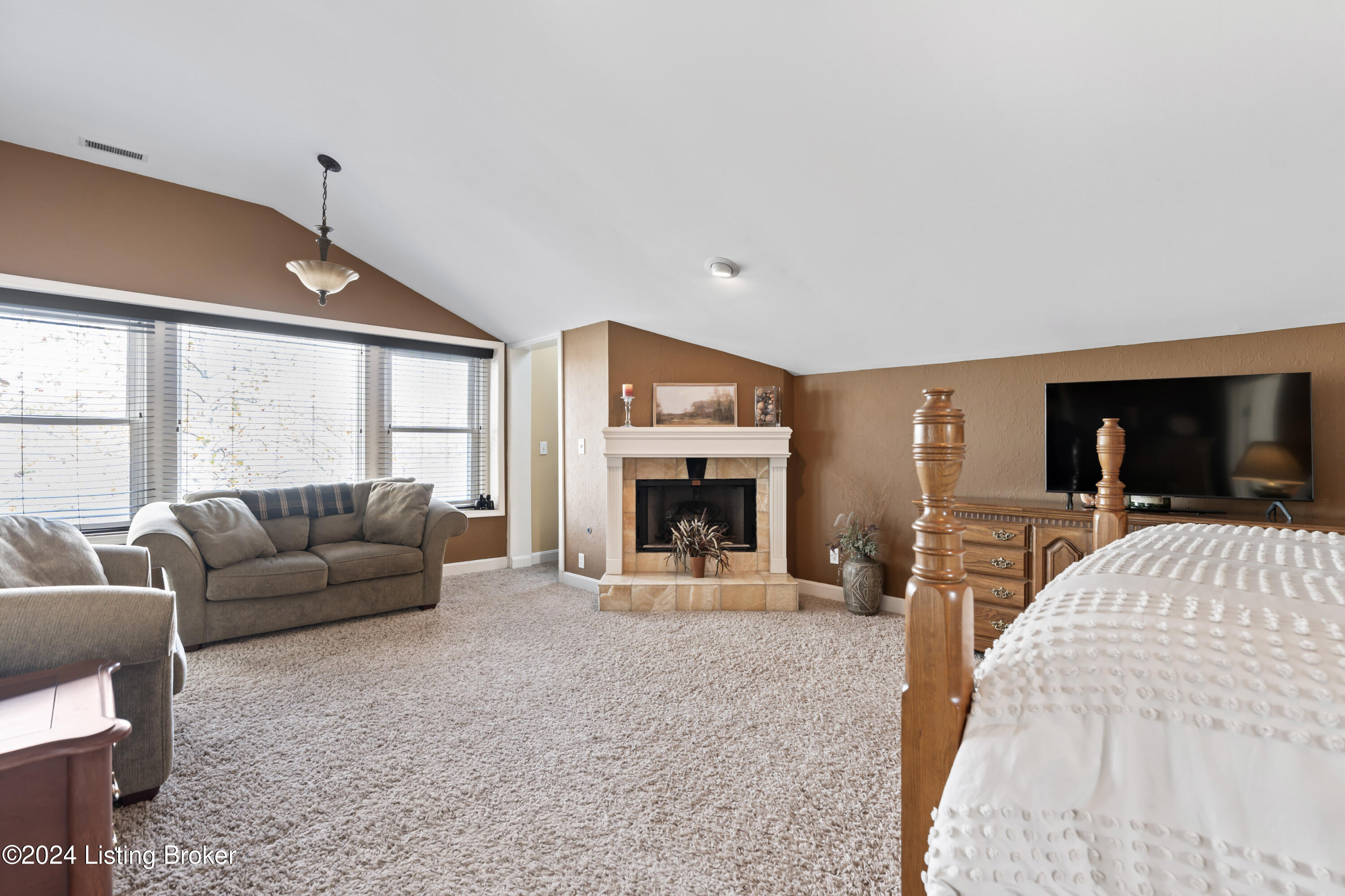 1602 Riverside Drive Prospect, KY 40059 - Photo 16 of 33 Gas F/P and sitting area