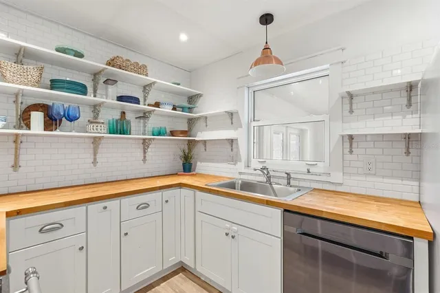 $359,000 | 25 Dolphin Avenue, Ormond Beach, FL 32176