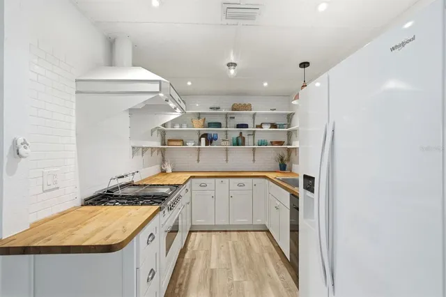 $359,000 | 25 Dolphin Avenue, Ormond Beach, FL 32176