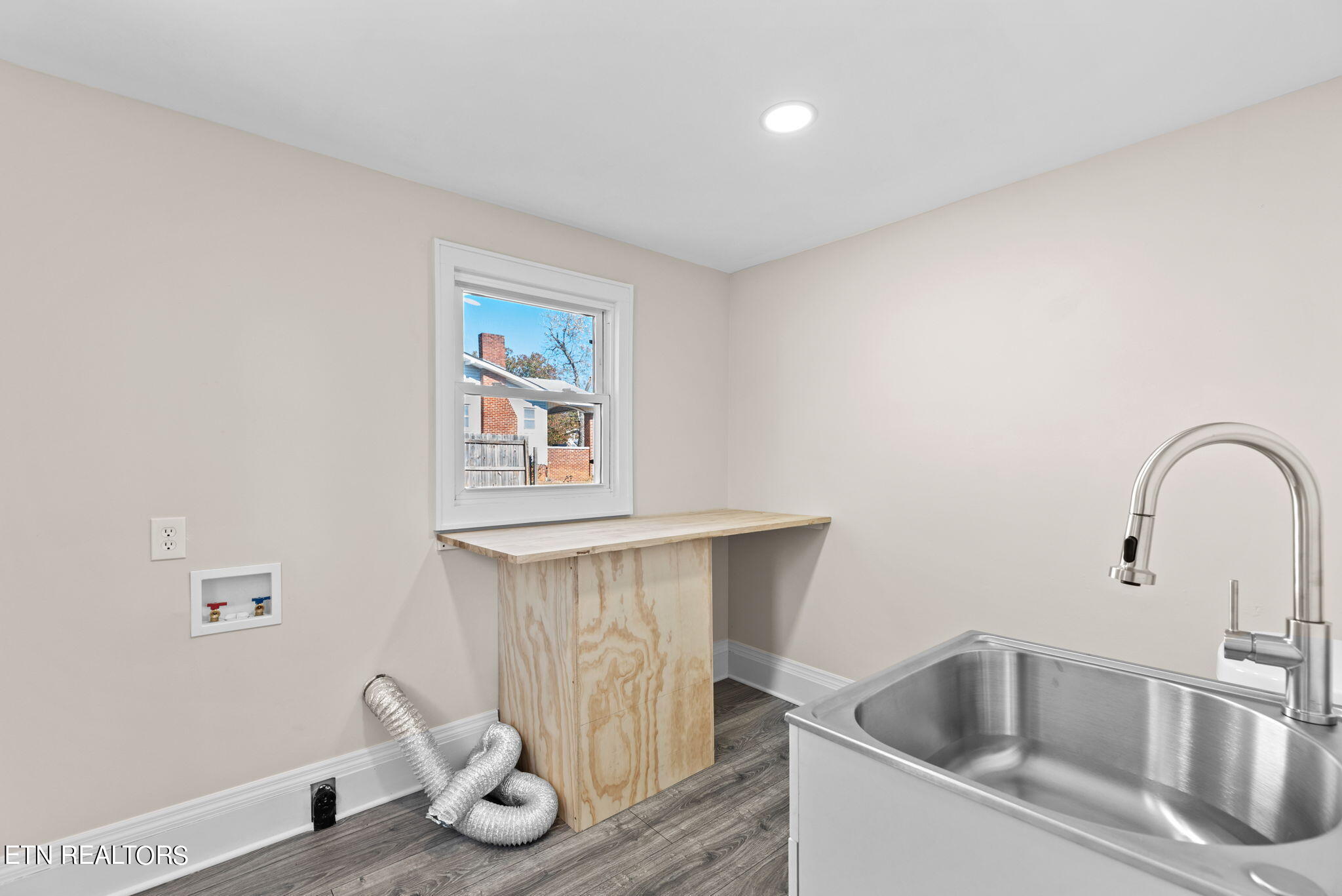 806 Gresham Road Knoxville, TN 37918 - Photo 18 of 29 18-web-or-mls-Grshm806 (48)