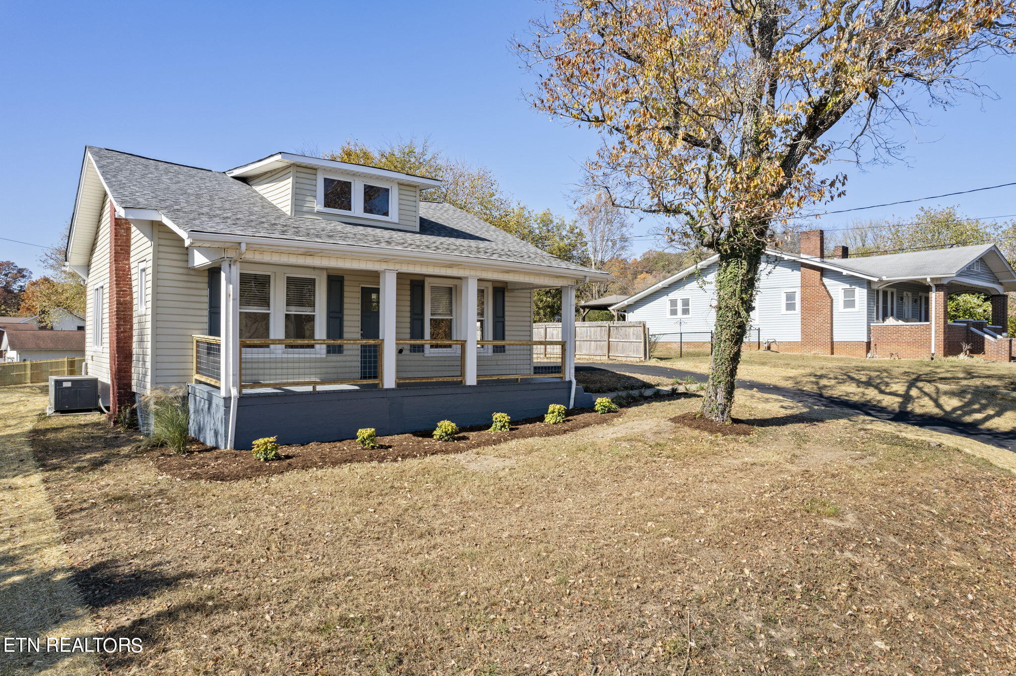806 Gresham Road Knoxville, TN 37918 - Photo 2 of 29 2-web-or-mls-Grshm806d (7)