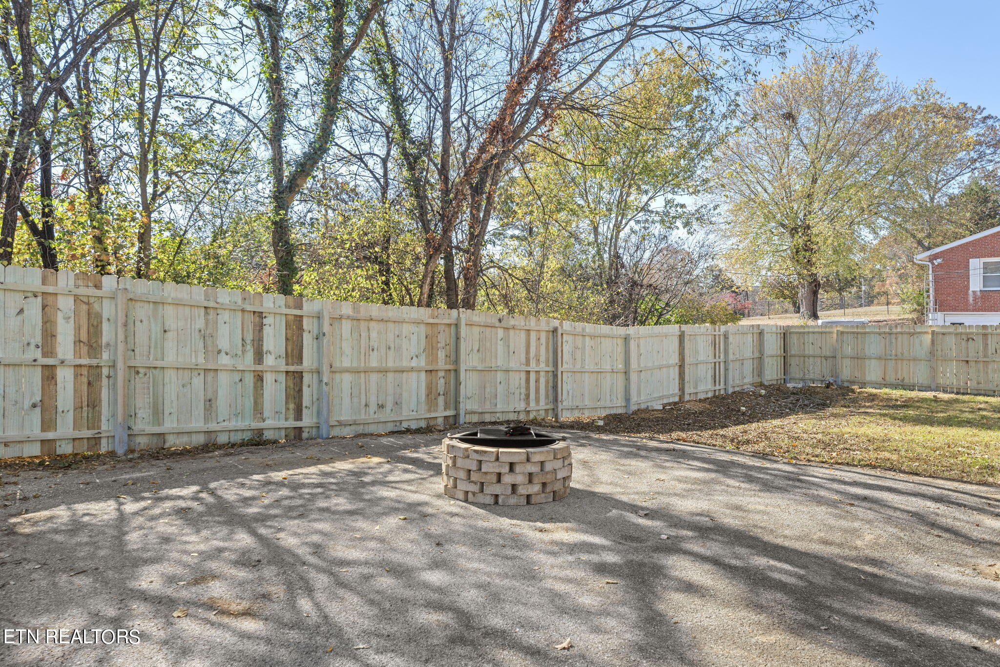 806 Gresham Road Knoxville, TN 37918 - Photo 27 of 29 27-web-or-mls-Grshm806 (74)