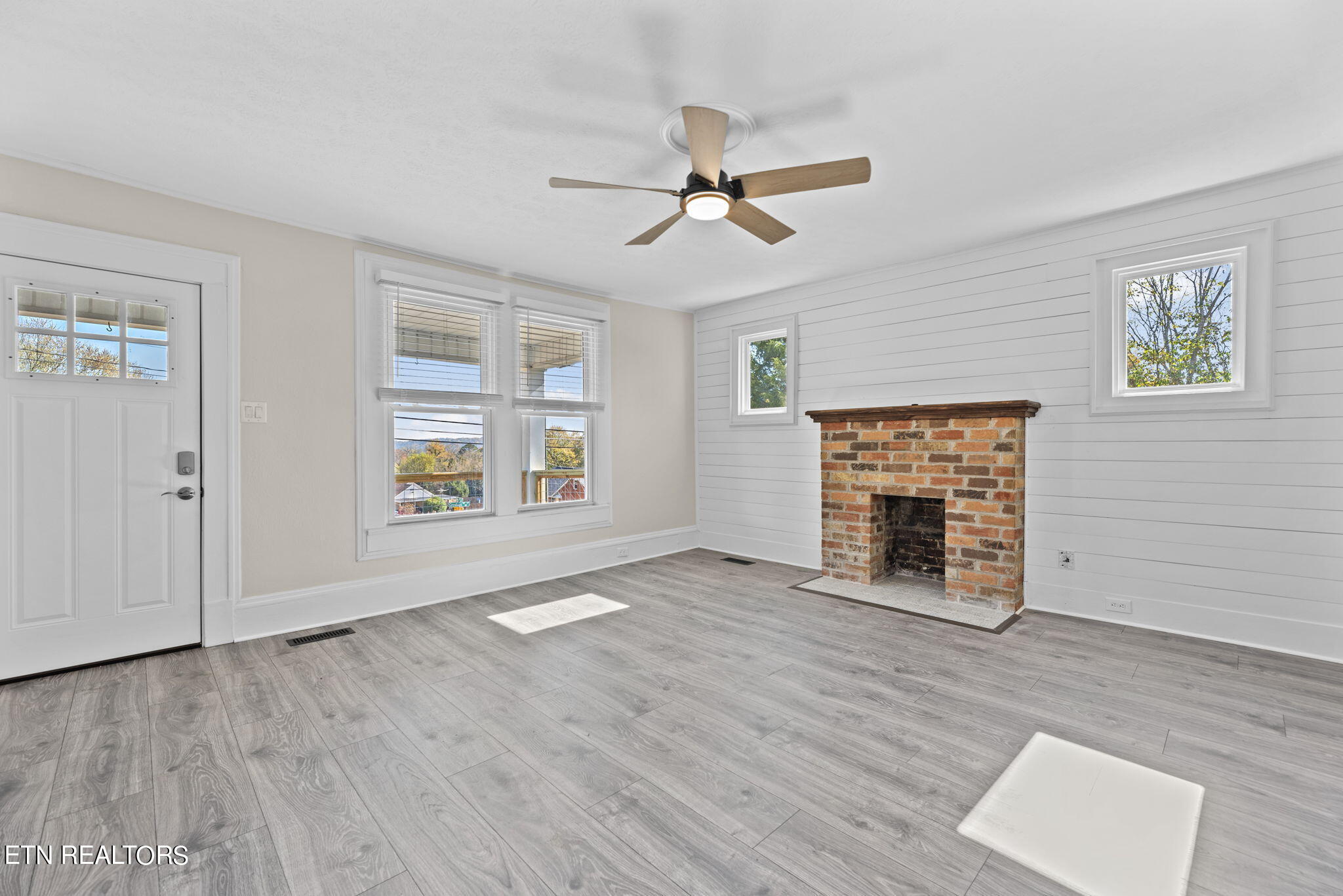 806 Gresham Road Knoxville, TN 37918 - Photo 8 of 29 8-web-or-mls-Grshm806 (6)