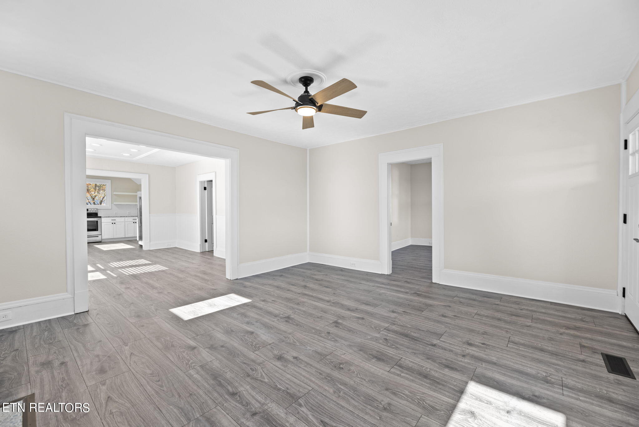 806 Gresham Road Knoxville, TN 37918 - Photo 9 of 29 9-web-or-mls-Grshm806 (9)