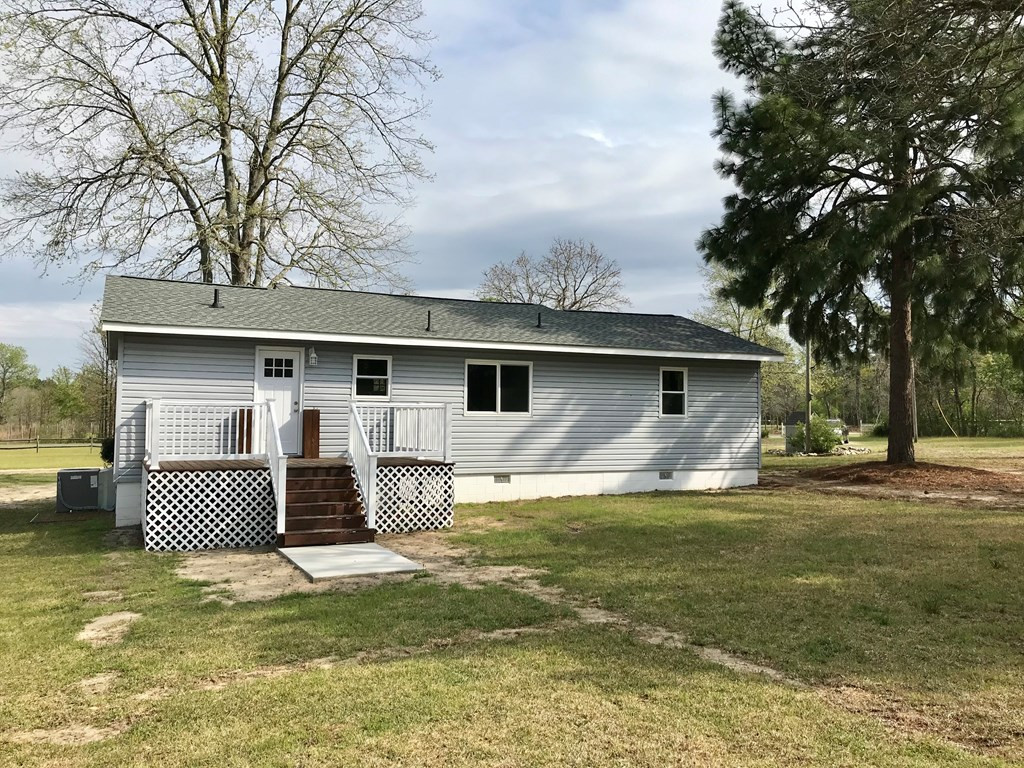 305 Beck Road Williston, SC 29853 - Photo 8 of 31