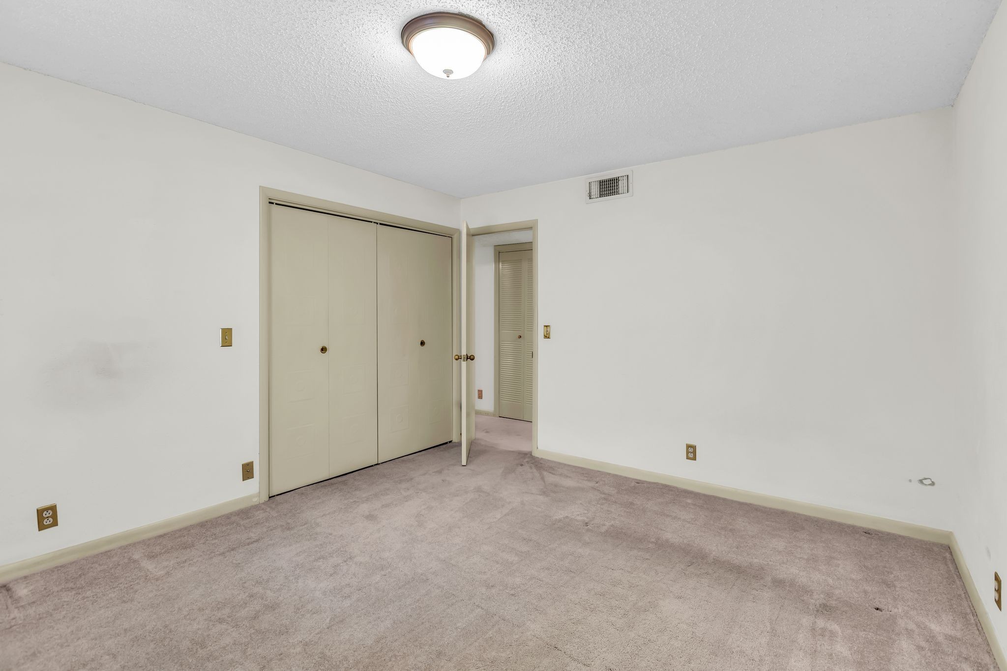21 Vaughns Gap Road, Unit A22 Nashville, TN 37205 - Photo 18 of 28 an empty room with an entryway
