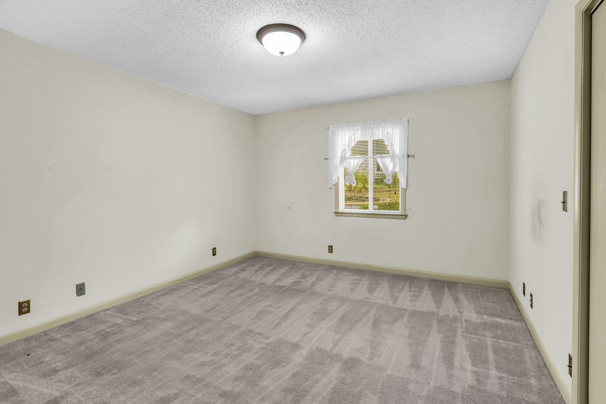 21 Vaughns Gap Road, Unit A22 Nashville, TN 37205 - Photo 19 of 28 an empty room with windows