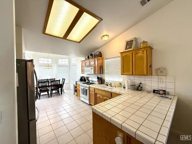$399,999 | Undisclosed Address, Bakersfield, CA 93308