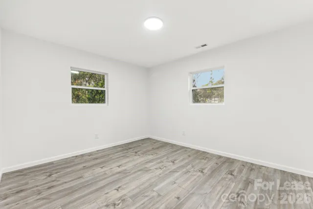 $1,700 | 530 11th St Place Southwest, Hickory, NC 28602