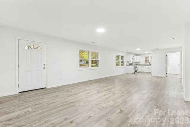 $1,700 | 530 11th St Place Southwest, Hickory, NC 28602