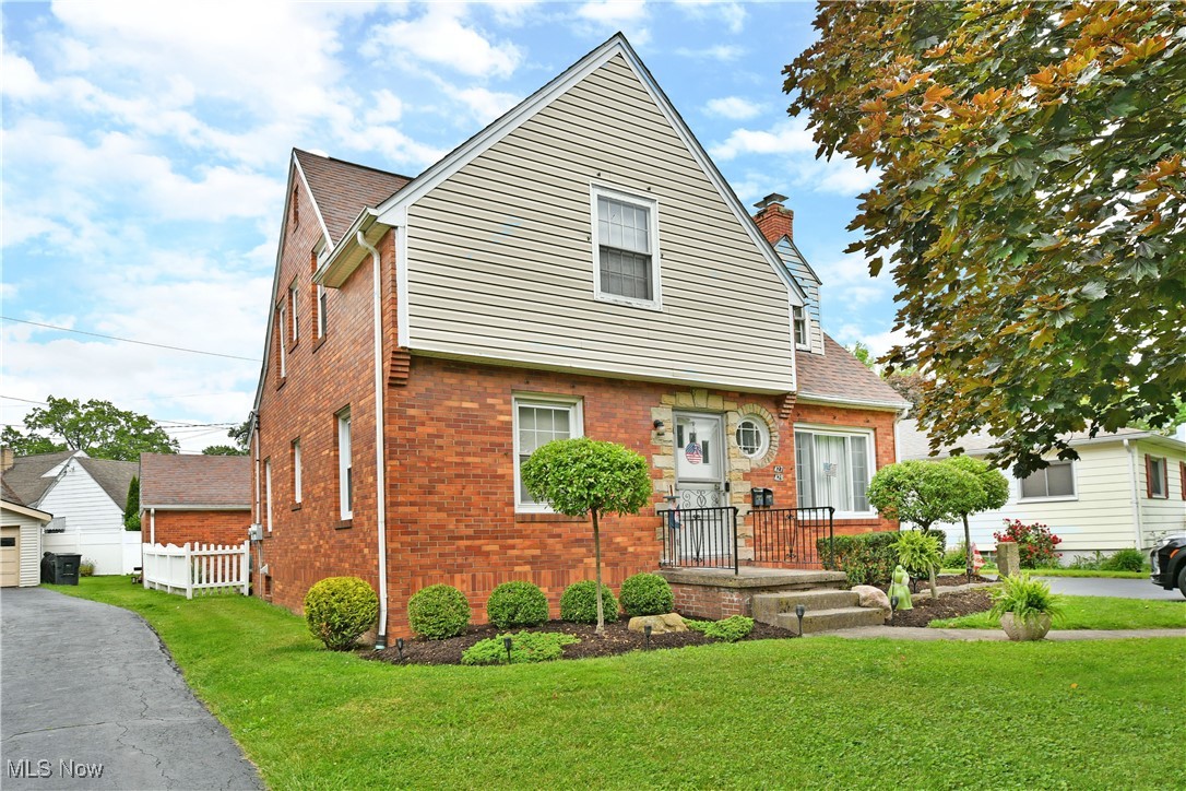 427 Butler Road Northeast Warren, OH 44483 - Photo 3 of 38 Gallery Image 3