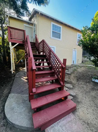 $1,800 | 11 B Street, Unit 15, Vallejo, CA 94590