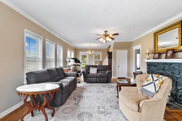 $1,660,000 | 2222 North Main Street, Highlands, TX 77562