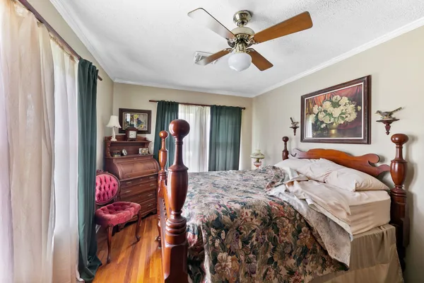 $1,660,000 | 2222 North Main Street, Highlands, TX 77562