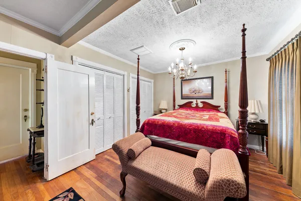 $1,660,000 | 2222 North Main Street, Highlands, TX 77562