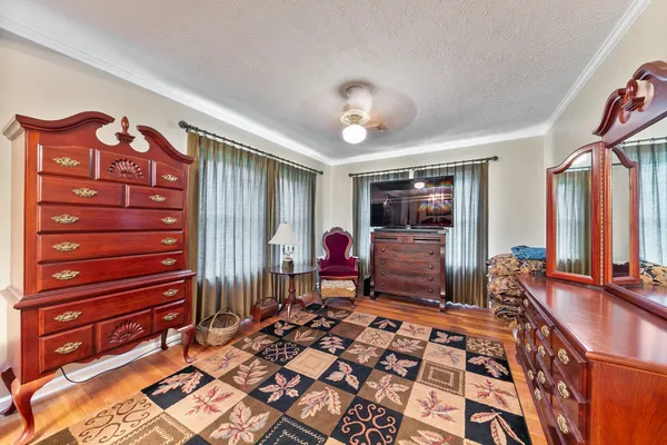 $1,660,000 | 2222 North Main Street, Highlands, TX 77562