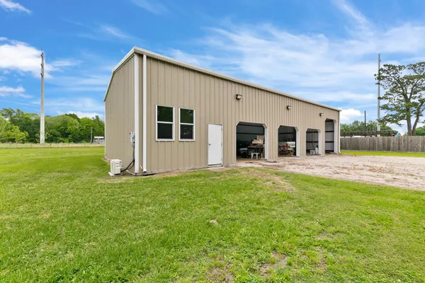 $1,660,000 | 2222 North Main Street, Highlands, TX 77562