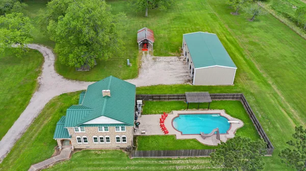 $1,660,000 | 2222 North Main Street, Highlands, TX 77562