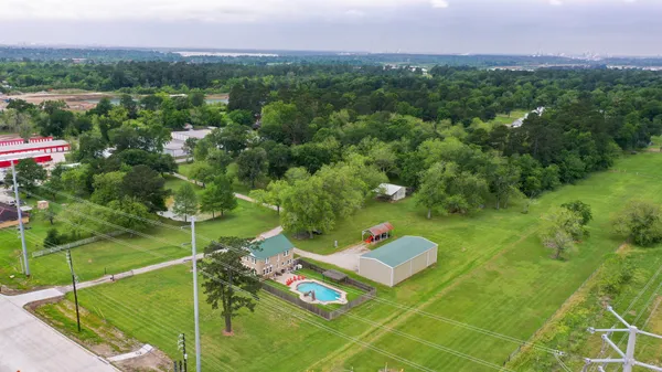 $1,660,000 | 2222 North Main Street, Highlands, TX 77562
