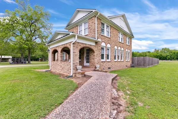 $1,660,000 | 2222 North Main Street, Highlands, TX 77562