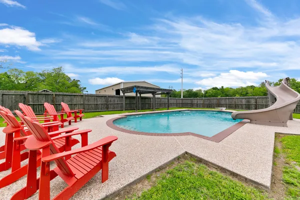 $1,660,000 | 2222 North Main Street, Highlands, TX 77562