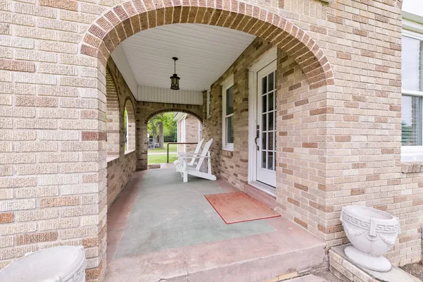 $1,660,000 | 2222 North Main Street, Highlands, TX 77562