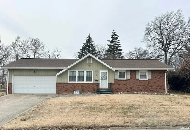 $169,900 | 711 Daly Drive, Jacksonville, IL 62650